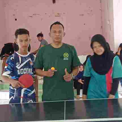 Guru PJOK MTsN Pinrang Didaulat Jadi Wasit Tenis Meja Diperhelatan Porseni Madrasah V Se-Kabupaten Pinrang