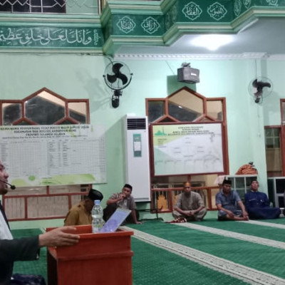 Pengajian Fiqh di Masjid Raya Uloe Dipimpin H. Irham Penyuluh KUA Dua Boccoe