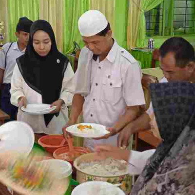 Kepala MTsN Pinrang: Usai PAT Dan Porseni Madrasah, Makan Bersama Menjadi Momen Sempurna