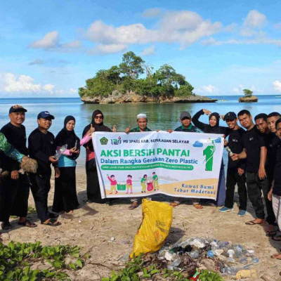 Harlah IPARI ke-1, Penyuluh Agama Islam Kepulauan Selayar Gelar Aksi Bersih Pantai