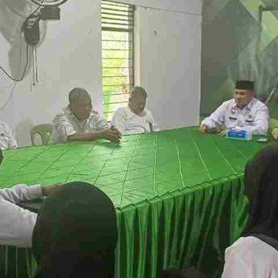Monitoring Triwulanan, Plt. Kasi Bimas Islam Kemenag Kab. Pinrang, Kunjungi KUA Kecamatan Lembang