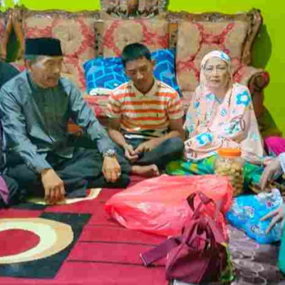Kasi Haji dan Umrah Kemenag Pinrang Bersilaturahmi dan Sampaikan Duka Atas Wafatnya H. Landung Mande