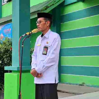 Kasubag TU Kemenag Pinrang, Syahrir Haruna, Pimpin Apel Penghormatan Bendera: Ini Pesannya
