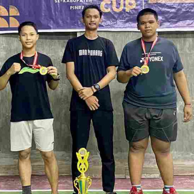 Tim Bulu Tangkis MAN Pinrang Juara KPMP Badminton CUP 2024