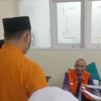 Bupati Halsel Jenguk Jemaah Kloter 13 di Klinik Asrama Haji Makassar, Tiga Dirujuk ke PJT dan RS Tadjuddin