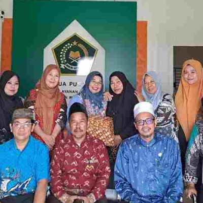 Masa Purna Bakti Staf KUA Kecamatan Watang Sawitto Disambut dengan Perpisahan di KUA Watang Sawitto