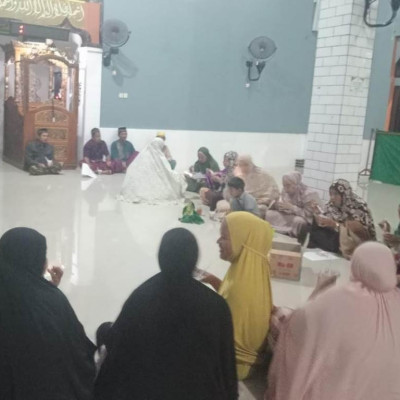 PAI Awangpone Sukmawati, Membaca Doa Asyura di Masjid Nurur Rahman Dusun Lompo Desa Kajuara
