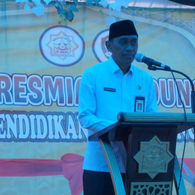 Kakan Kemenag Kab. Barru H. Jamaruddin Beri Sambutan Pada Peresmian Gedung Baru TPA Nur Ichsan Barru.