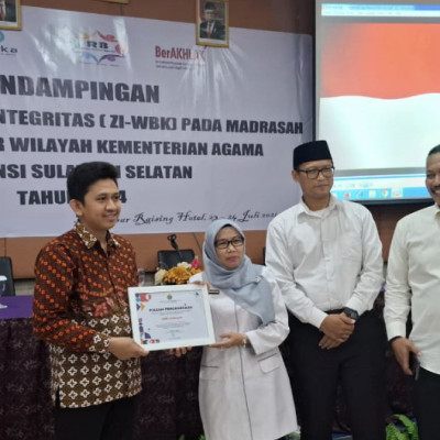 MAN 2 Kota Makassar Meraih Penghargaan Pilot Project WBK