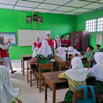 Mahasiswa Universitas Hasanuddin Adakan Penyuluhan tentang Rabies di MI DDI Masolo