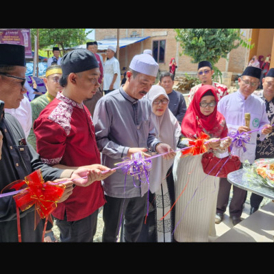 HM. Yunus Resmikan Mushollah Baitul Nur Towuti Berbentuk Ka’bah