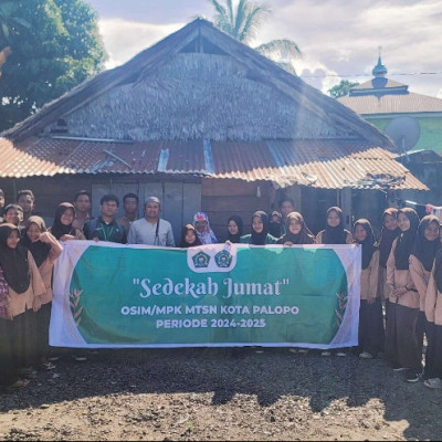 Sedekah Jumat OSIM MPK MTsN Kota Palopo