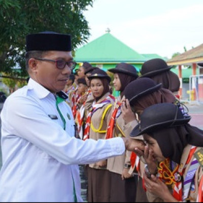 Kepala Madrasah Lepas 32 Peserta didik MAN 1 Barru Ikuti Kemah Pramuka Tingkat Kabupaten