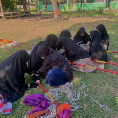 Organisasi Gerakan Pramuka MTs Darul Istiqamah Bulukumba Gelar Pembuatan Tiang Bendera dalam Persiapan Upacara Hari Pramuka