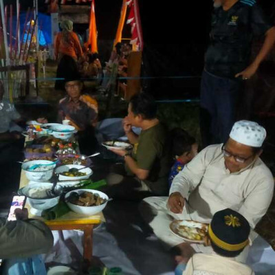 Meriahkan Perkemahan, MIN 8 Bone Gelar Acara Tudang Sipulu dengan Menu Khas Bugis