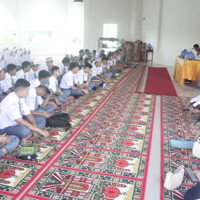 KUA Ujung Bulu Bersama IPARI Laksanakan Program Bimbingan Remaja Usia Sekolah (BRUS) di SMAN 1 Bulukumba