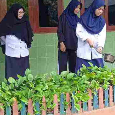 Ini Hukuman Bagi Pesdik MTsN Pinrang Yang Datang Terlambat