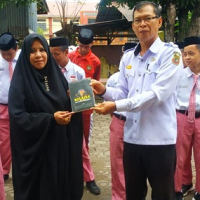 Yuliana, Tendik MTsN 1 Sidrap Kembali  Rilis  Buku  Terbaru