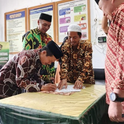 Serah Terima Fisik Kantor KUA Sabbang, Kakankemenag Lutra Beri Motivasi untuk Pelayanan Prima