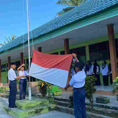 Upacara Bendera di MTsN Pinrang: Momen Tepat untuk Menempa Kedisiplinan