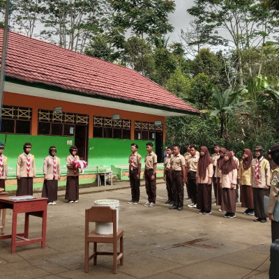 Penerimaan Tamu Ambalan dan Pemasangan Kacu di MA YPPI Sapobonto