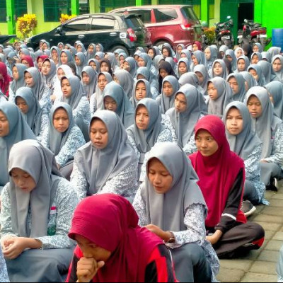 Bangun Karakter Religius Siswa MAN 1 Sinjai dengan Pembiasaan Sholat Dhuha dan Dzikir