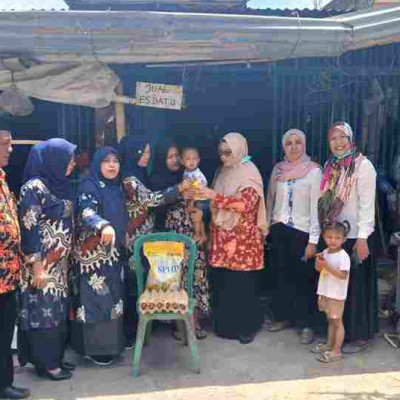 Kolaborasi KUA dan DWP Paleteang: Bantuan Sembako untuk Warga Terindikasi Stunting