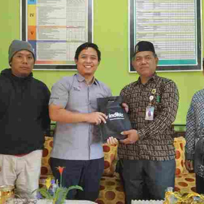 Kepala MTsN Pinrang Terima Kunjungan Head Of Telkom Cabang Pinrang