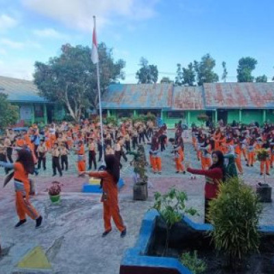 Tanamkan Kebiasaan Sehat, MTsN 1 Sinjai Rutin Laksanakan Senam Sehat