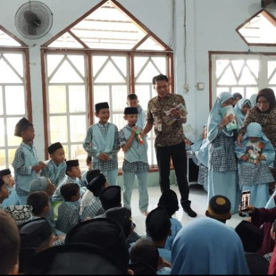 Perpustakaan Keliling Tingkatkan Minat Baca Peserta Didik MIS Darul Istiqamah Bongki