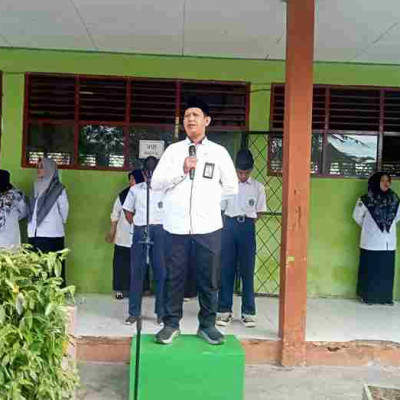 Totalitas Petugas Upacara bendera di MTsN Pinrang Tuai Pujian