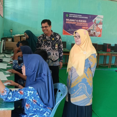 Pengawas Bina Madrasah Apresiasi Kemajuan MTsN 4 Bulukumba Saat Monitoring ANBK, Proses Lacar!