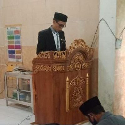 Kepala KUA Herlang Bertindak sebagai Khatib Jumat di Masjid Baburrahman, Pentingnya Membekali Diri dengan Taqwa