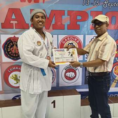 Guru MA Mahad DDI Pangkajene Raih Juara 3 di Kejurnas Karate Porbikawa Open 2024