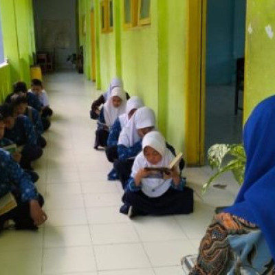 MTs Muhammadiyah Balangnipa Gelar Rabu Ibadah dengan Tadarrus Al-Qur’an