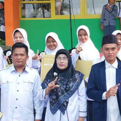 Selesaikan Simaan 1 Juz, Santri Tahfiz MAN 2 Kota Parepare Terima STK dan Selempang