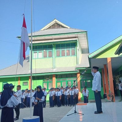 Upacara Bendera MTsN 2 Bone: Pembinaan Moral dan Apresiasi Kepala Madrasah