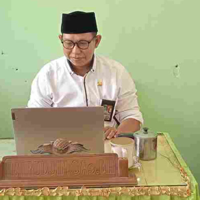 Hairuddin, Guru MTsN Pinrang Antusias Ikuti Pelatihan Online di Aplikasi Pintar Kemenag