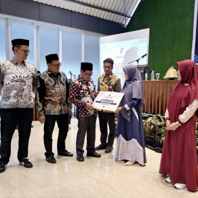 Qari’ah Juara MTQ Nasional asal Pangkep dan Luwu Utara Terima Hadiah Umroh dari Kanwil Kemenag Sulsel