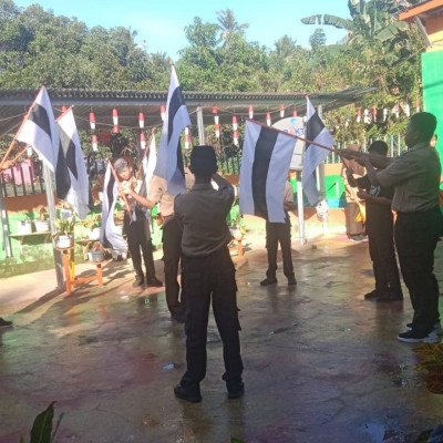 Siswa MTsS Sampeang Tampilkan Semaphore Dance dalam Persiapan Lomba Pramuka