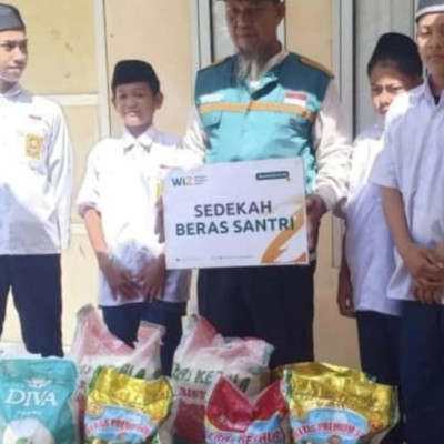 PPTQ An-Nail Terima 100 Kg Beras, Program "Sedekah Beras Santri" WIZ Gowa