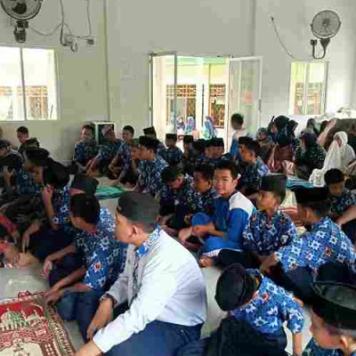 Tradisi Shalat Dhuhur Berjamaah Tetap Terjaga di MTsN Pinrang