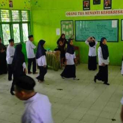 Siswa-Siswi MTsN Pinrang Dibekali Latihan Sholawat Sambut Maulid Nabi