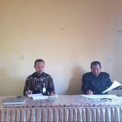 Rapat Internal KUA Uluere, Fokus pada Produk Halal dan Khutbah Jumat Seragam