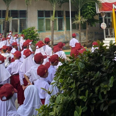 Amanah Pembina Upacara MIN 3 Bone: Ingatkan Kebersihan Lingkungan Madrasah dan Kedisiplinan