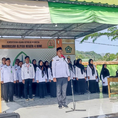 Nilai Kedisiplinan menjadi Amanat Pada Upacara Bendera MAN 4 Bone