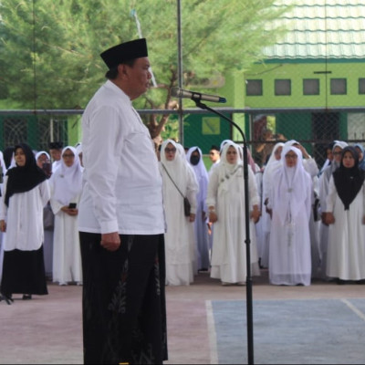 Apel Peringatan Hari Santri, Sekda Ajak Santri Kerja Cerdas Untuk Menggapai Mimpi