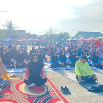 Pelaksanaan Yoga Asana di Lapangan Andi Solalipu Amparita Sidrap Bersama Peserta Perkemahan Santri Nasional 2024