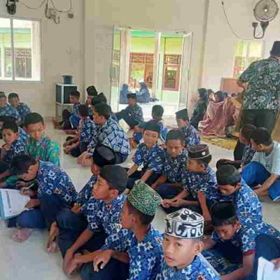 Rutinitas Literasi Al-Qur'an di MTs Negeri Pinrang Tingkatkan Harmoni dalam Dimensi Spiritual