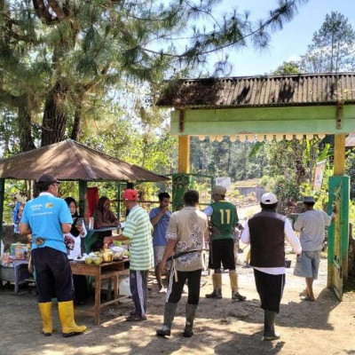 Semangat Gotong Royong, Warga Perbaiki Jalan Masuk MIS Muhammaiyah Sicini